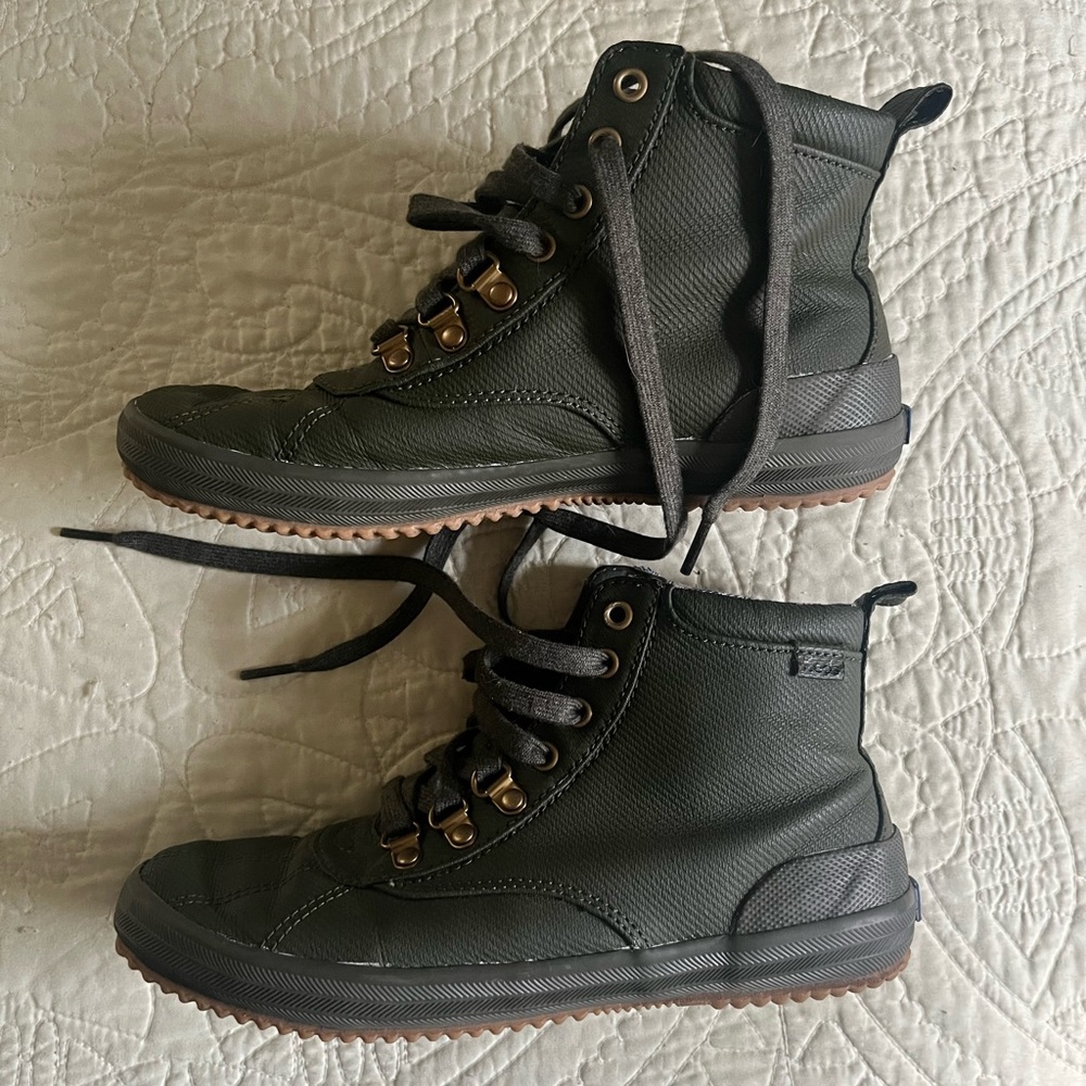 Keds Dreamfoam ankle bootie// hi-top sneaker boot. Army Green. Waterproof.
